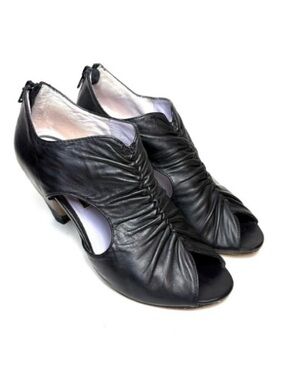 Everybody by BZ Moda Black Leather Heeled Sandals | 36.5